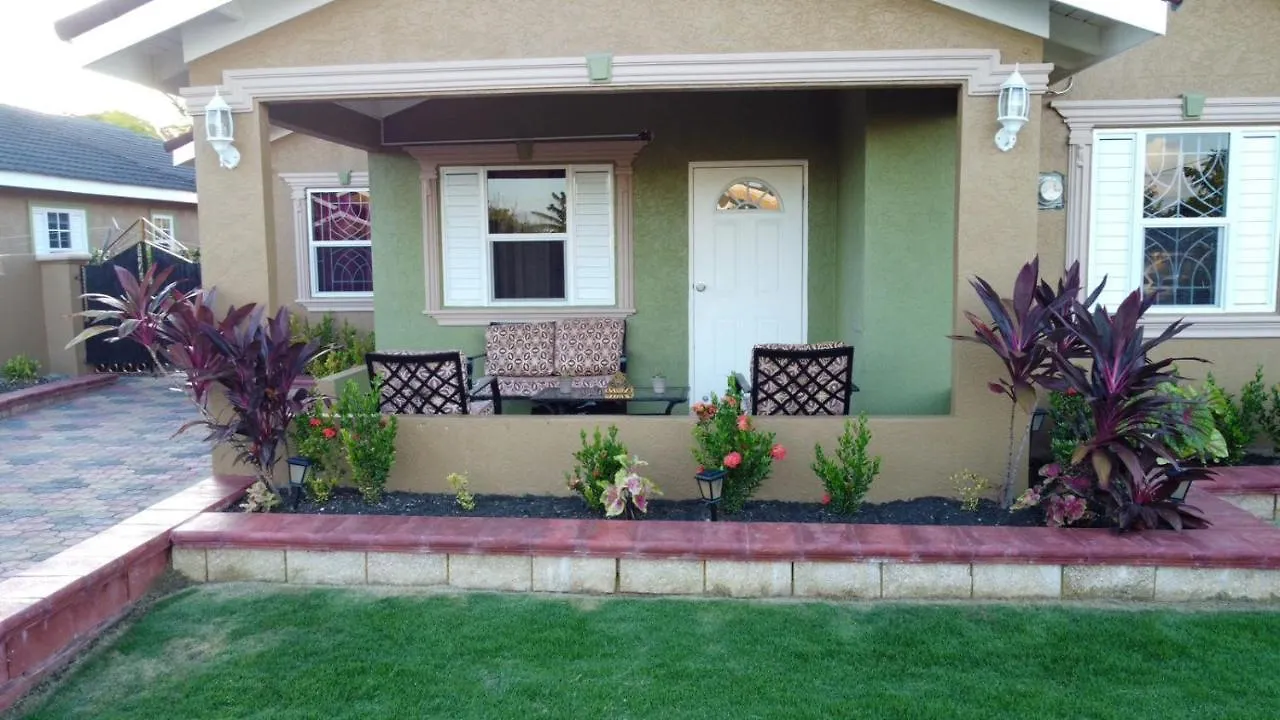 הוילה Saint Annʼs Bay La Palmera
